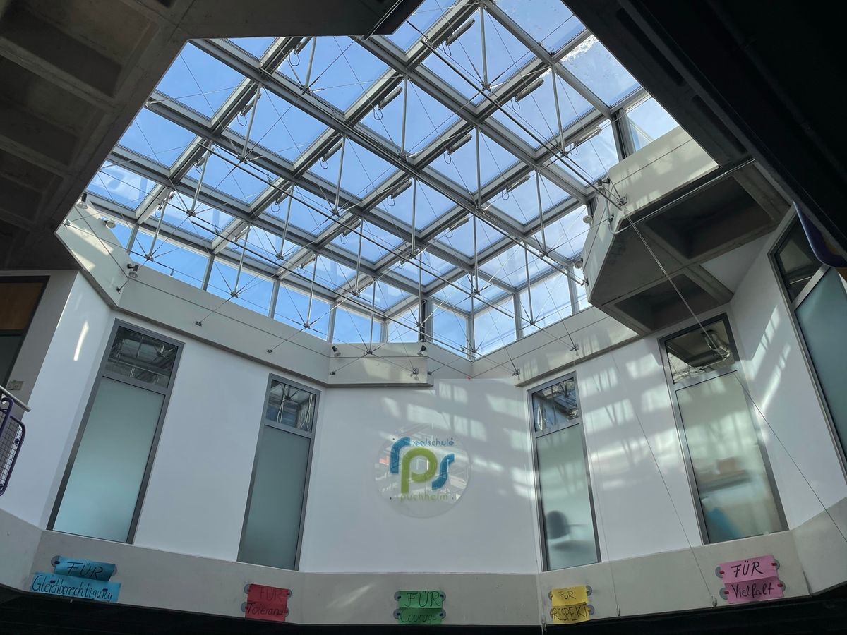 Glasdach der Aula der Realschule Puchheim