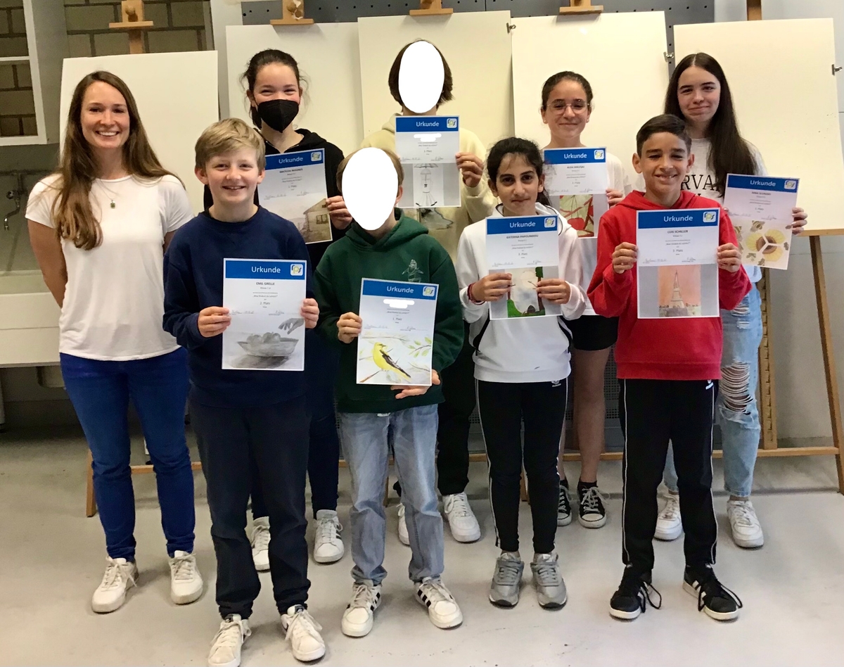 Gruppenbild aller Künstler*innen