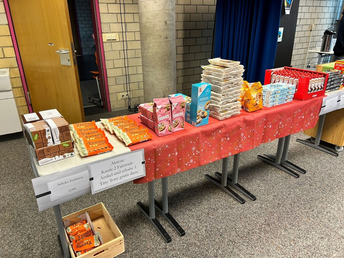 Verkaufsstand-am-Weihnachtsbasar