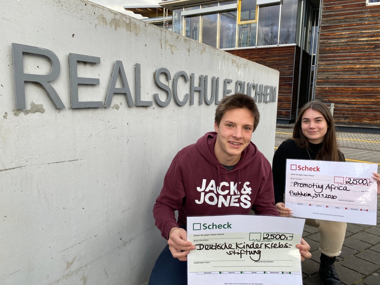 Realschule Puchheim spendet den Erlös des Weihnachtsbazars
