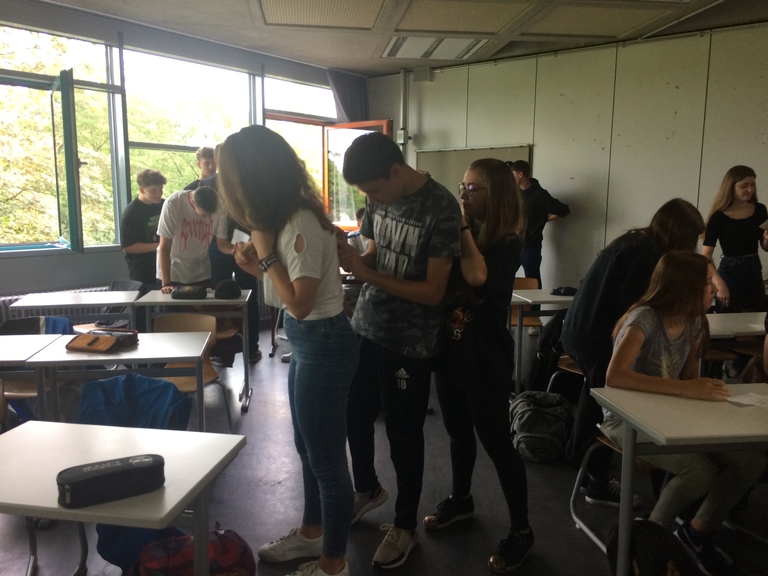 Leute machen Kleider – ein Planspiel in zwei neunten Klassen