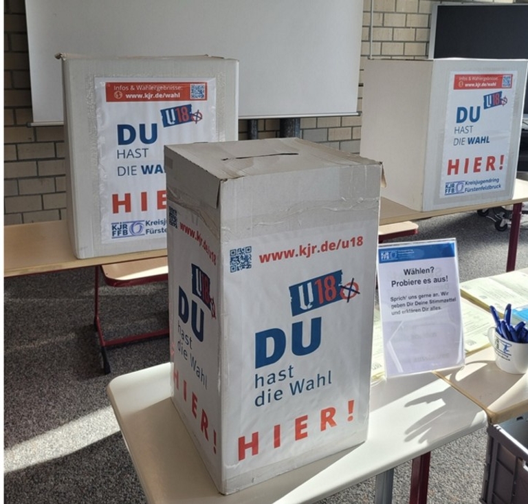 Durchführung der U18-Wahl bei uns an der Schule Titelbild